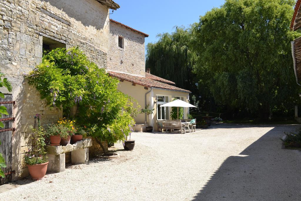 Bed and Breakfast Le Moulin De Lusseau Chef-Boutonne Экстерьер фото